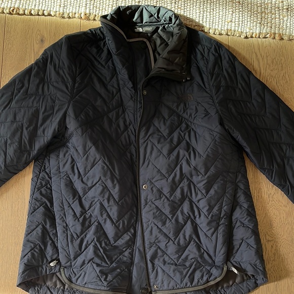 The North Face navy jacket. Women size large - Picture 1 of 9